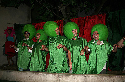 Παράσταση Historias de cronopios y famas του Julio Cortázar